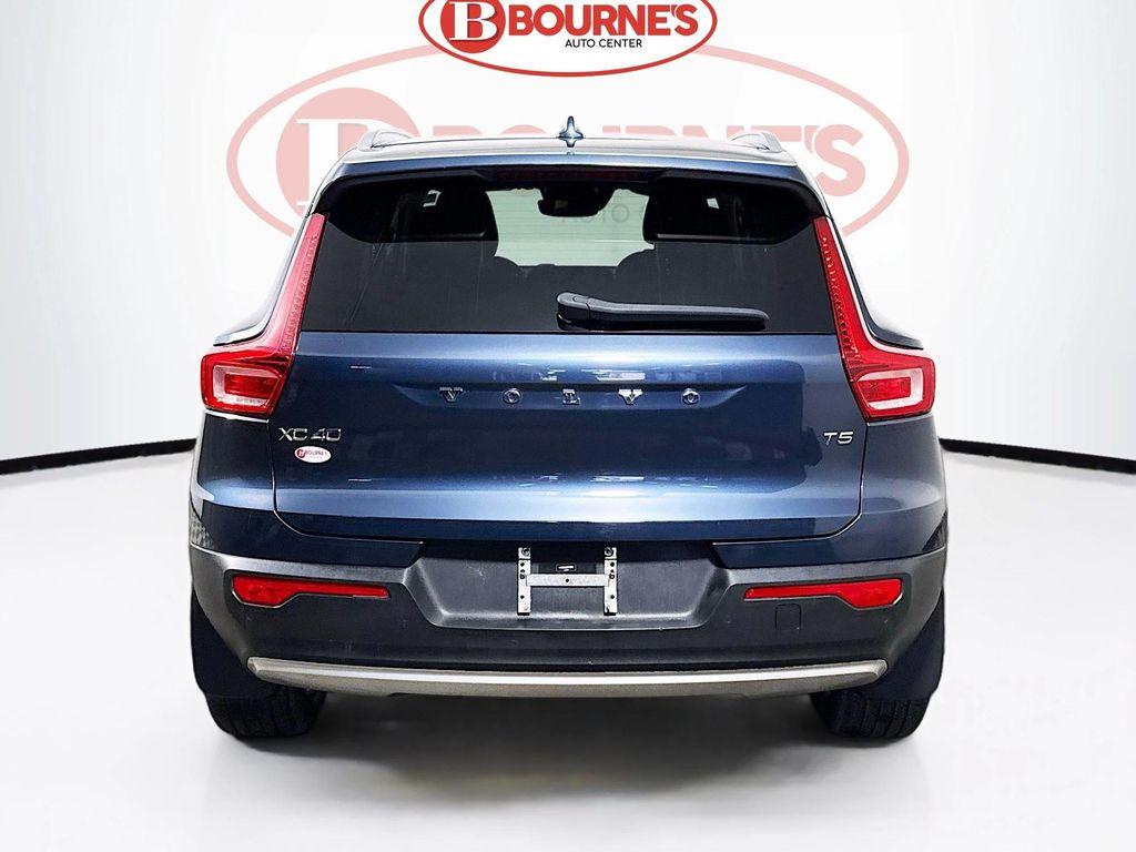 used 2022 Volvo XC40 car, priced at $25,490