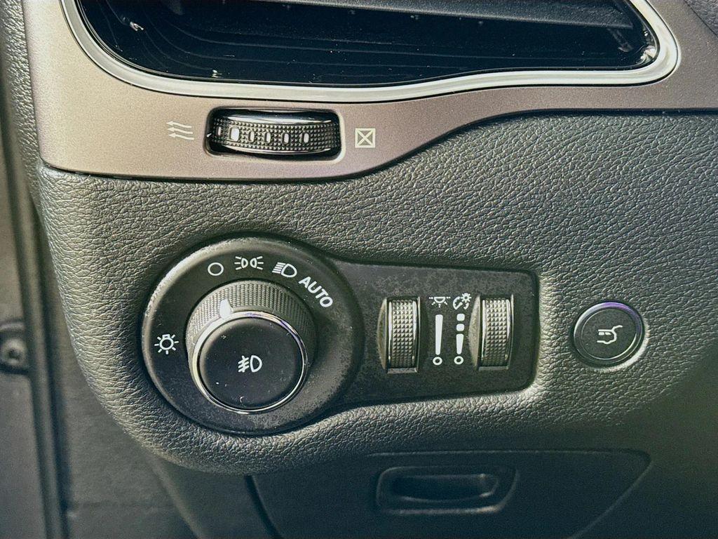 used 2021 Jeep Cherokee car, priced at $22,490