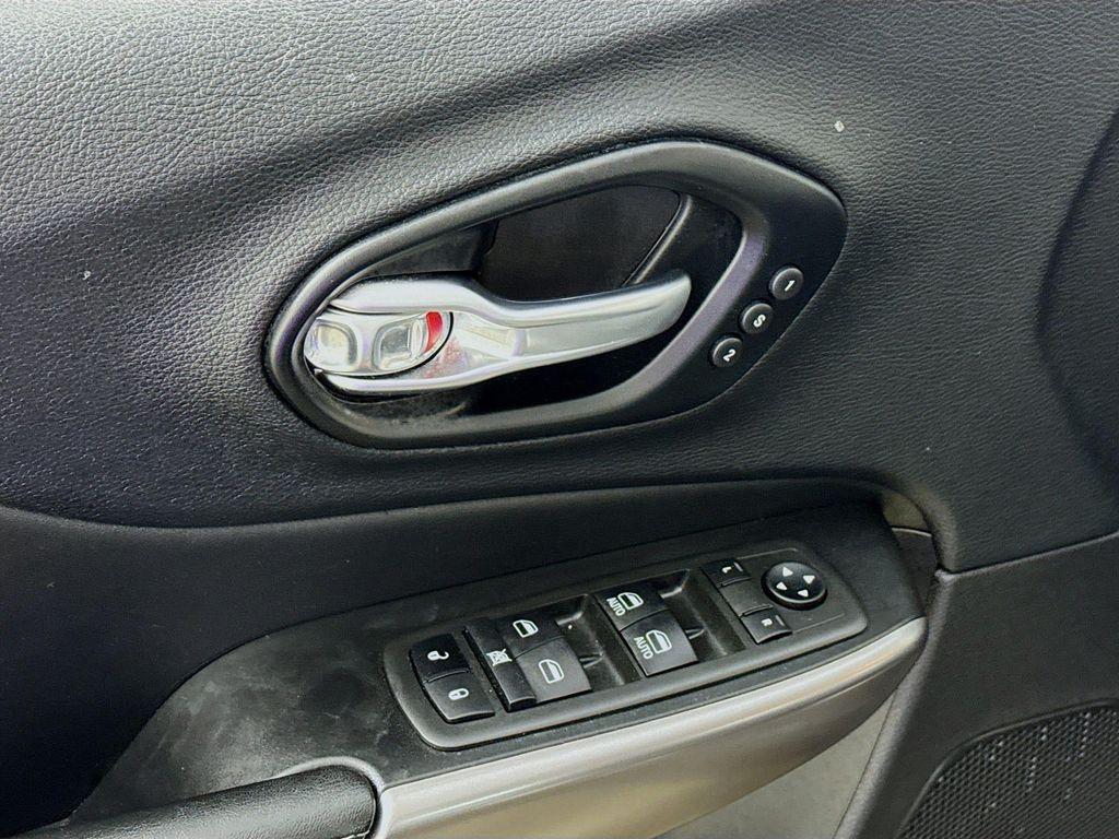 used 2021 Jeep Cherokee car, priced at $22,490