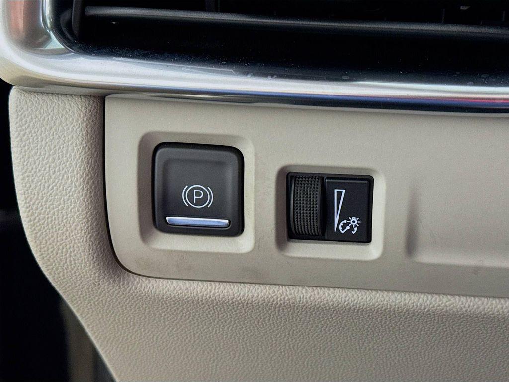 used 2021 Cadillac XT4 car, priced at $25,490