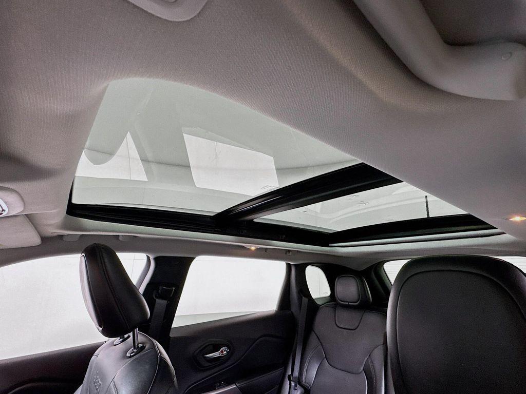 used 2021 Jeep Cherokee car, priced at $19,990