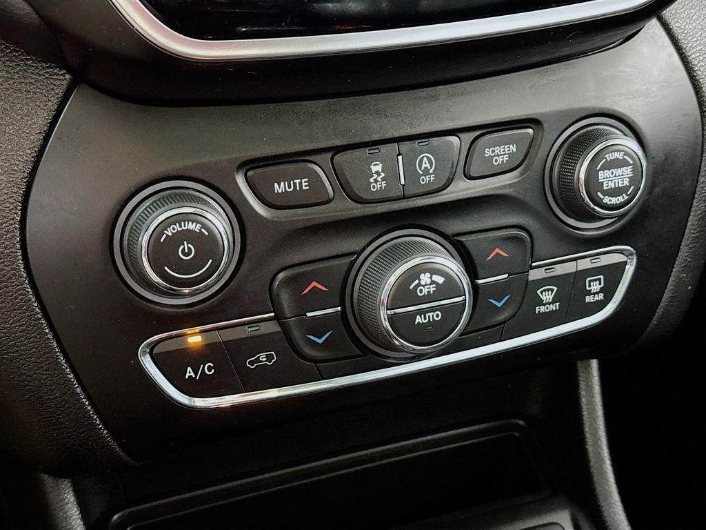 used 2021 Jeep Cherokee car, priced at $19,990