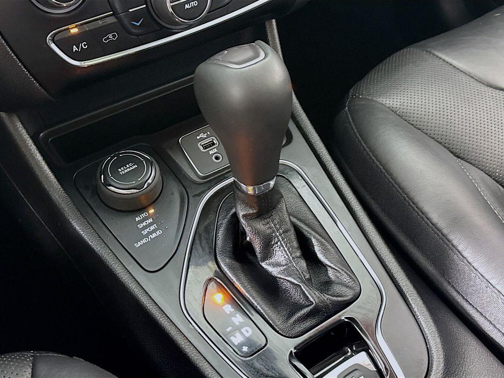 used 2021 Jeep Cherokee car, priced at $19,990