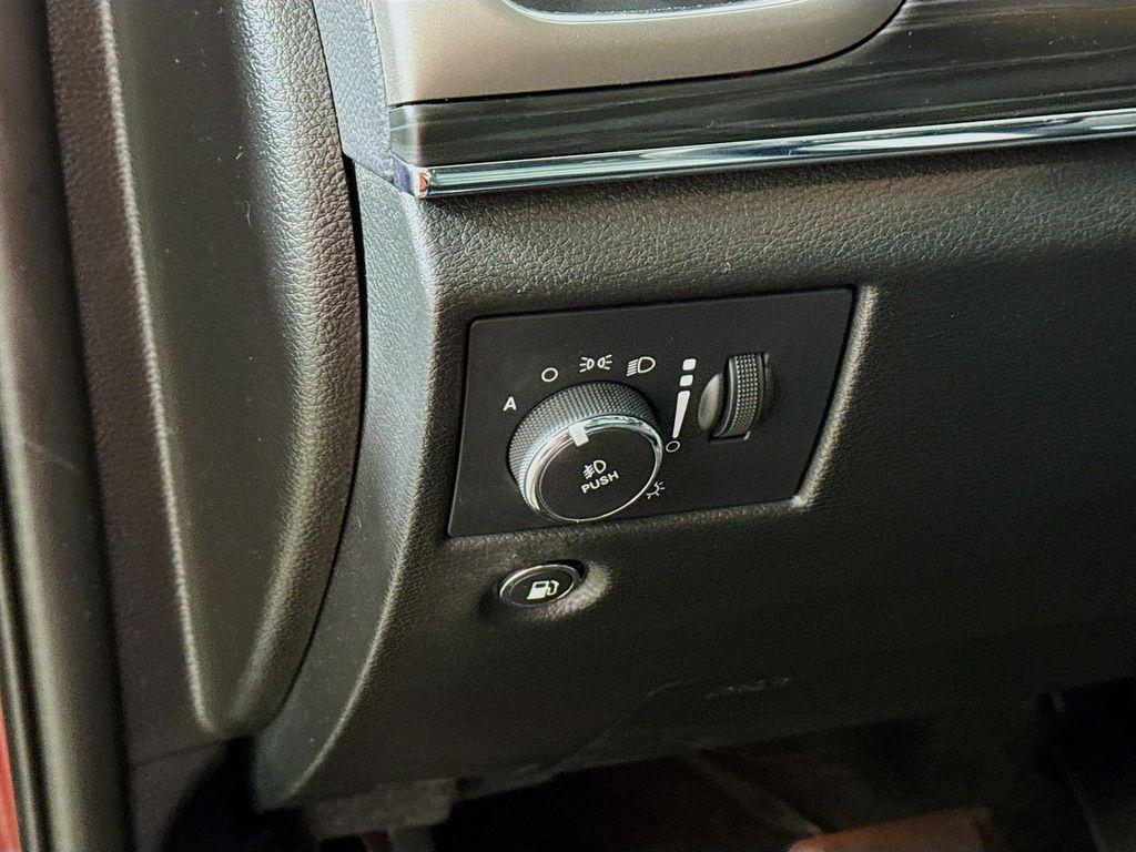 used 2021 Jeep Grand Cherokee car, priced at $29,490