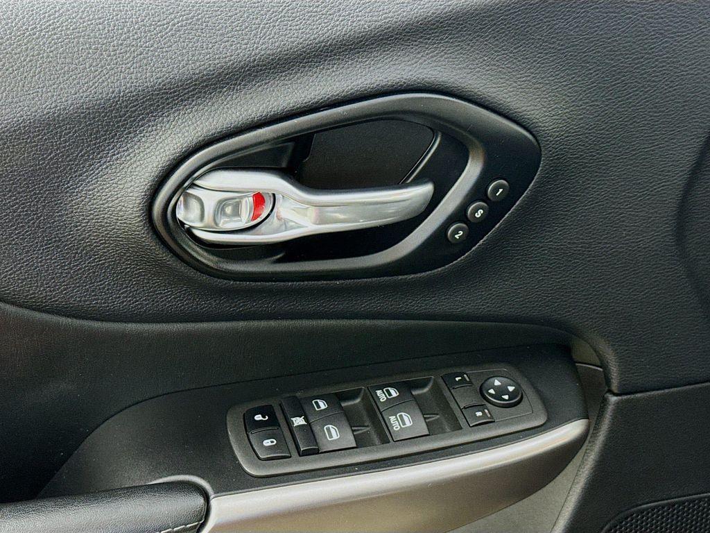 used 2022 Jeep Cherokee car, priced at $26,990