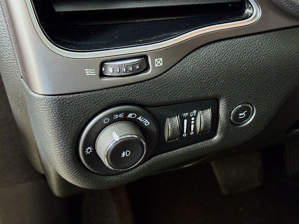 used 2022 Jeep Cherokee car, priced at $26,990