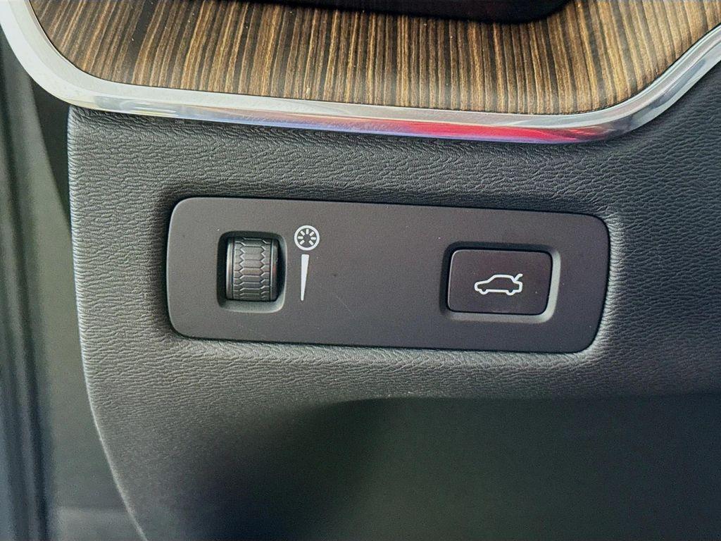 used 2021 Volvo XC60 car, priced at $27,590