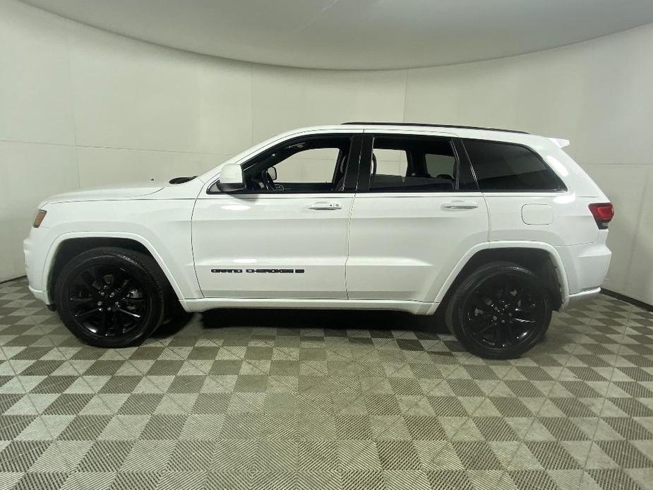 used 2022 Jeep Grand Cherokee car, priced at $28,590