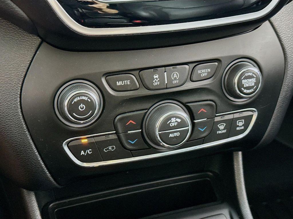 used 2020 Jeep Cherokee car, priced at $18,490