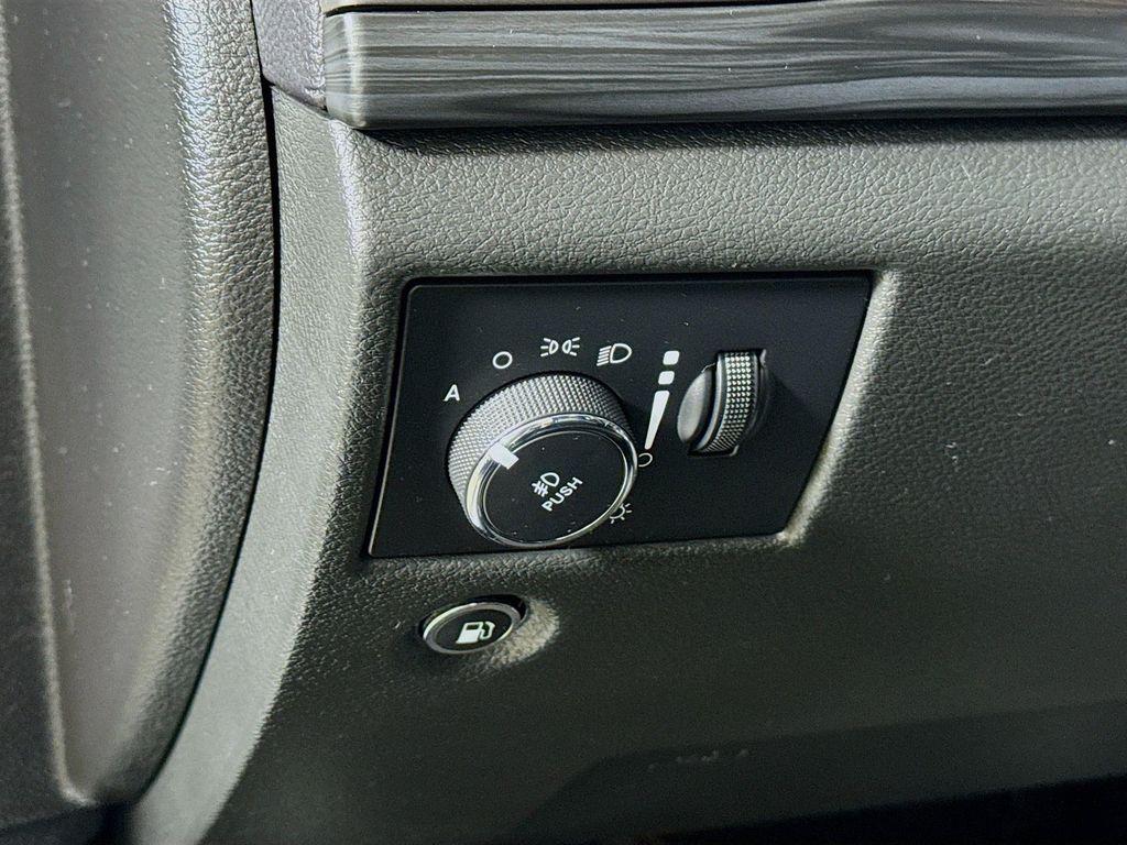 used 2021 Jeep Grand Cherokee car, priced at $22,790