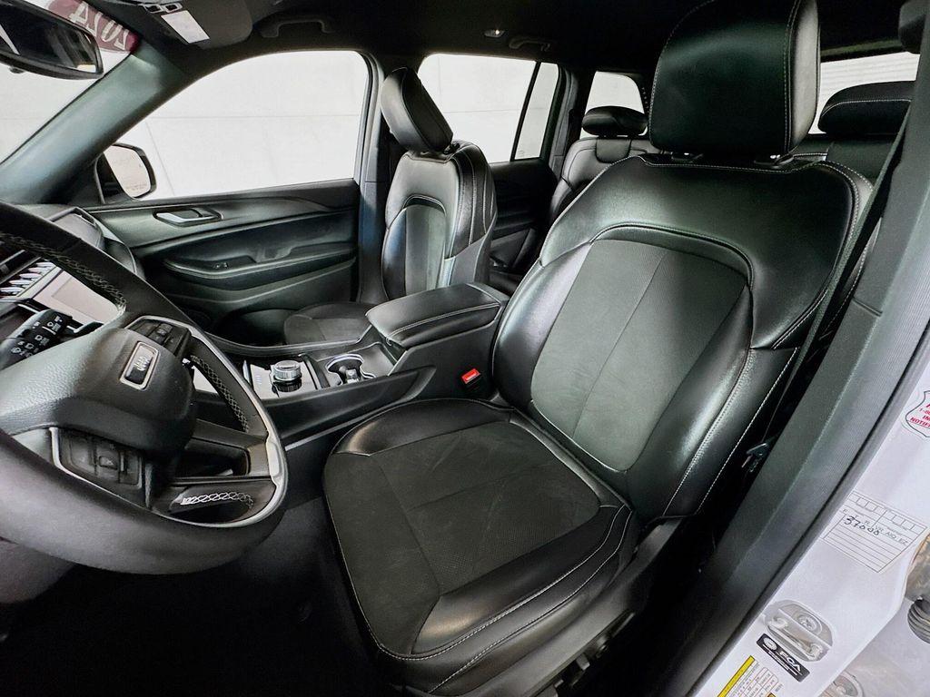 used 2024 Jeep Grand Cherokee car, priced at $29,590