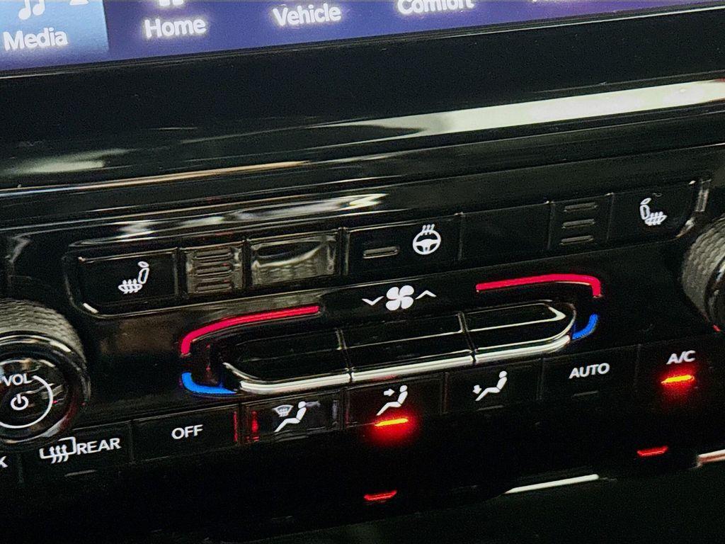 used 2024 Jeep Grand Cherokee car, priced at $29,590