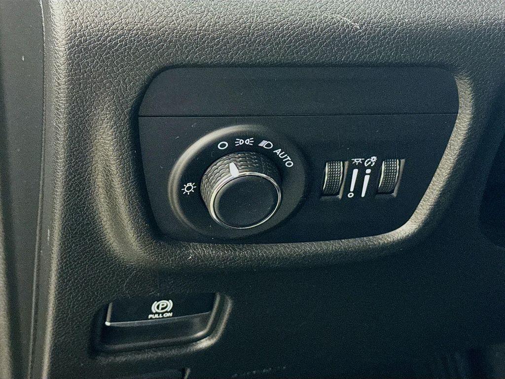 used 2024 Jeep Grand Cherokee car, priced at $29,590