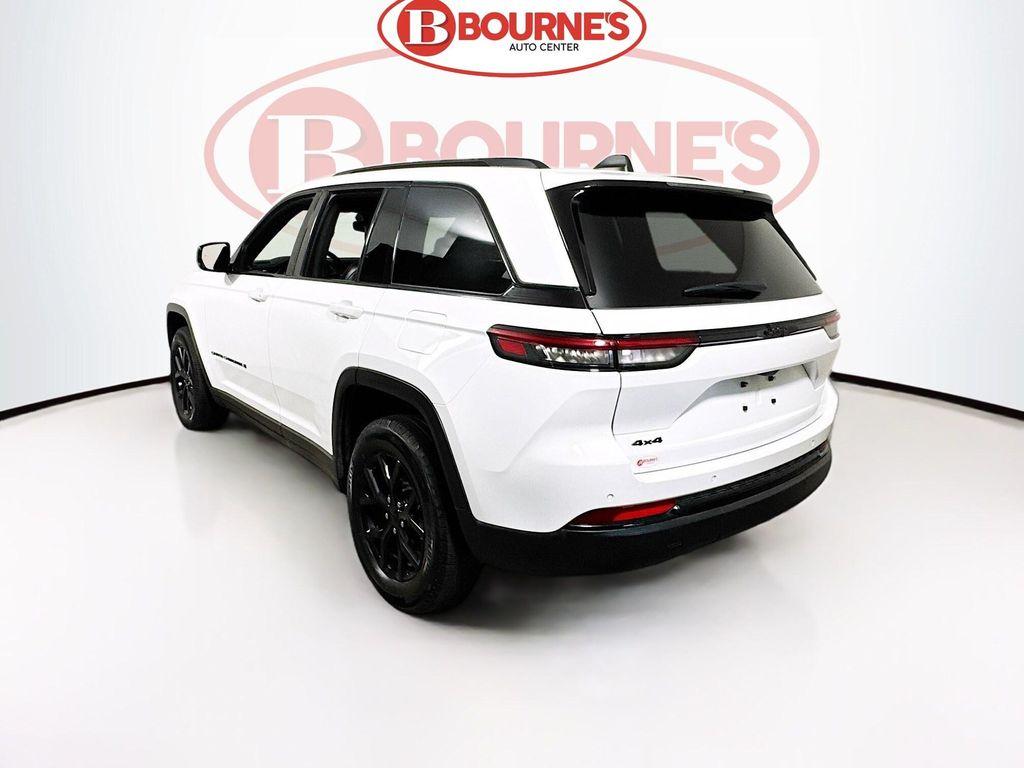 used 2024 Jeep Grand Cherokee car, priced at $29,590