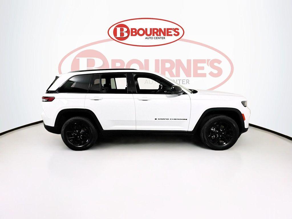 used 2024 Jeep Grand Cherokee car, priced at $29,590