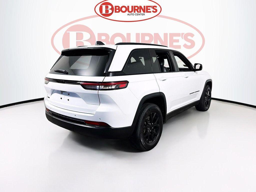 used 2024 Jeep Grand Cherokee car, priced at $29,590
