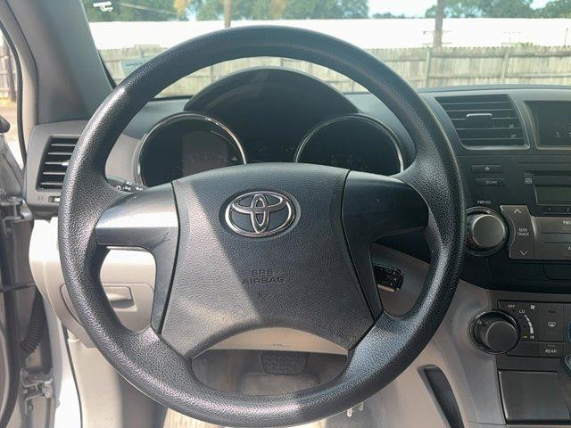 used 2009 Toyota Highlander car, priced at $8,995