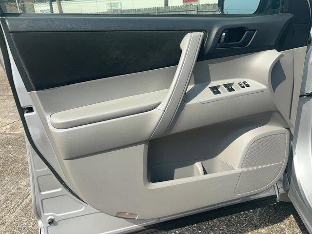 used 2009 Toyota Highlander car, priced at $8,995