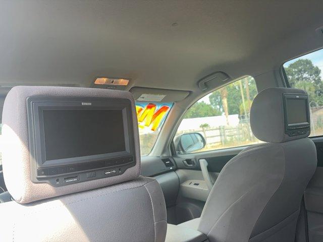 used 2009 Toyota Highlander car, priced at $8,995