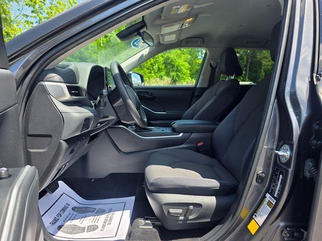 used 2022 Toyota Highlander car, priced at $30,599
