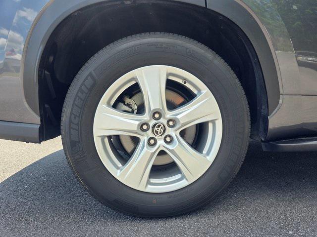 used 2022 Toyota Highlander car, priced at $30,599