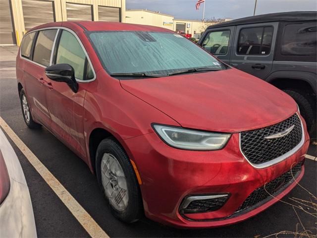 new 2025 Chrysler Pacifica car, priced at $40,719