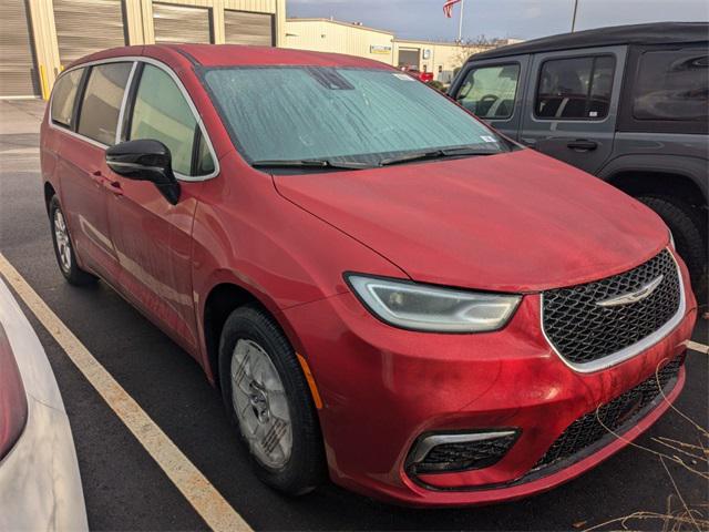 new 2025 Chrysler Pacifica car, priced at $40,719