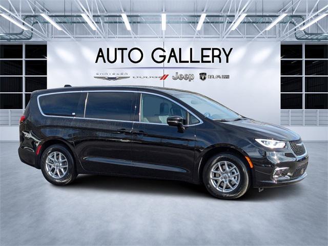 new 2025 Chrysler Pacifica car, priced at $40,273