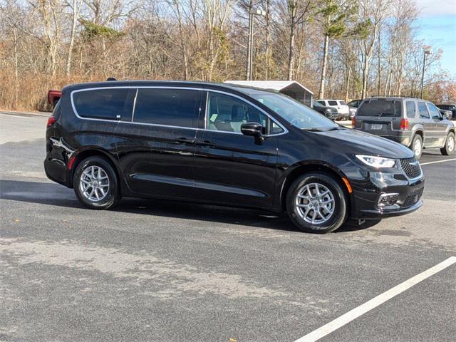 new 2025 Chrysler Pacifica car, priced at $40,273