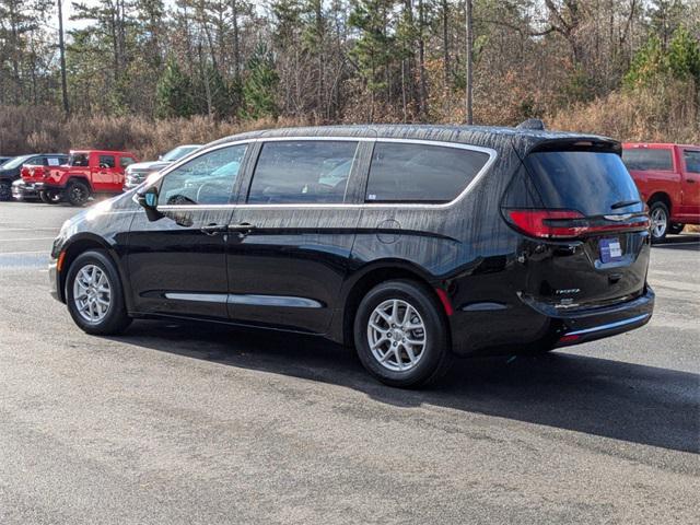 new 2025 Chrysler Pacifica car, priced at $40,273