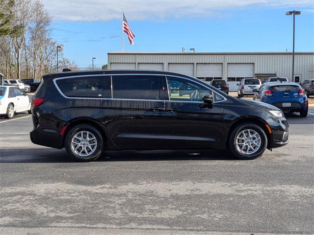 new 2025 Chrysler Pacifica car, priced at $40,273