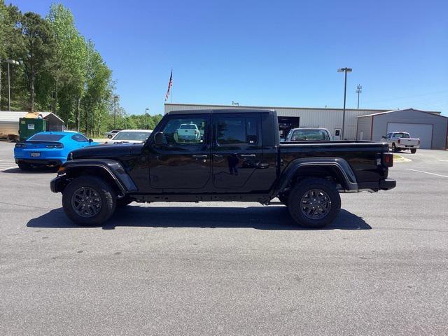 new 2024 Jeep Gladiator car, priced at $41,270