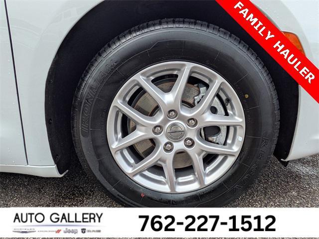 used 2024 Chrysler Pacifica car, priced at $28,421