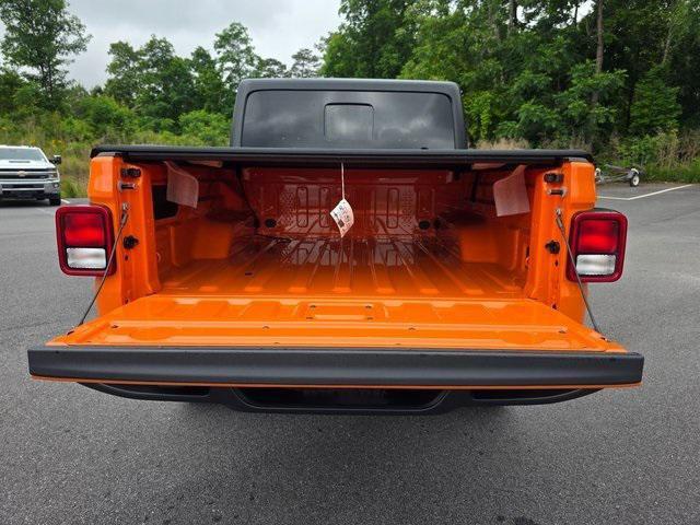 new 2025 Jeep Gladiator car, priced at $44,002