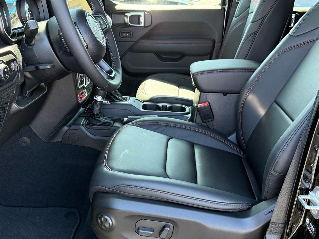 new 2025 Jeep Gladiator car, priced at $52,865