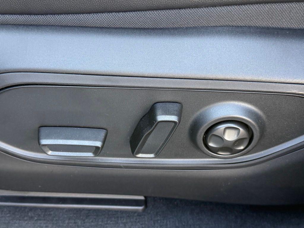 new 2025 Jeep Grand Cherokee L car, priced at $45,184