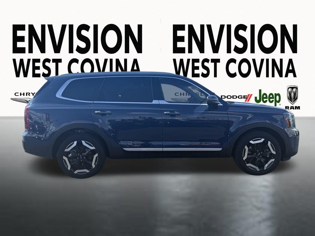 used 2025 Kia Telluride car, priced at $31,340