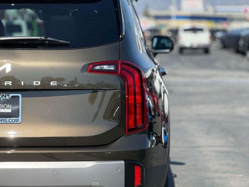 used 2025 Kia Telluride car, priced at $30,228