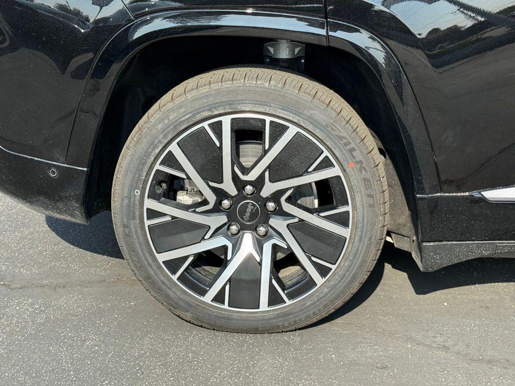 new 2025 Jeep Wagoneer S car, priced at $38,011