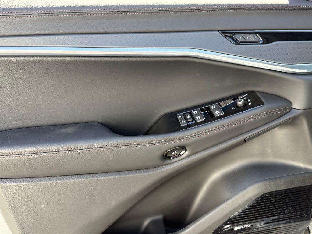 new 2025 Jeep Wagoneer S car, priced at $38,011