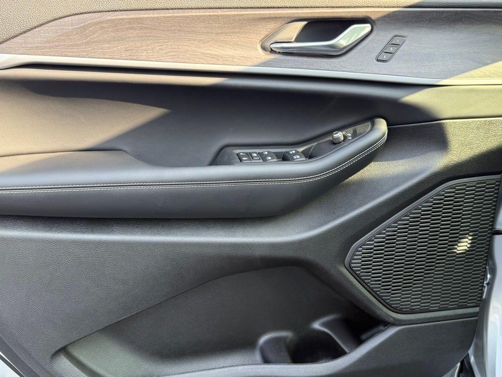 new 2025 Jeep Grand Cherokee L car, priced at $44,184