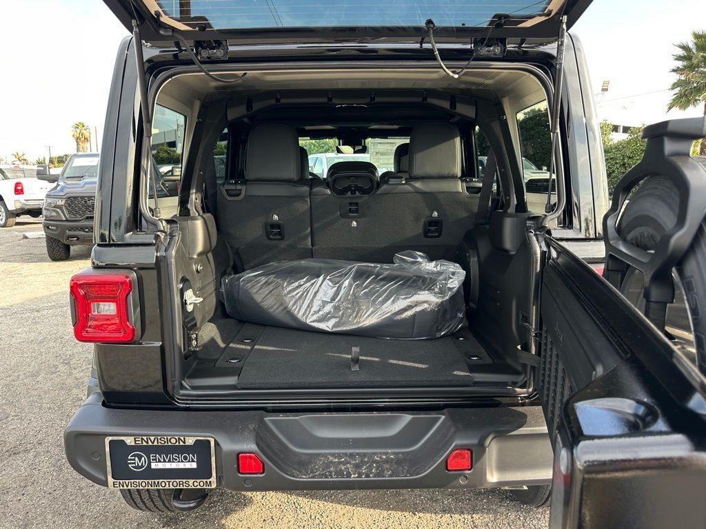 new 2025 Jeep Wrangler car, priced at $51,401
