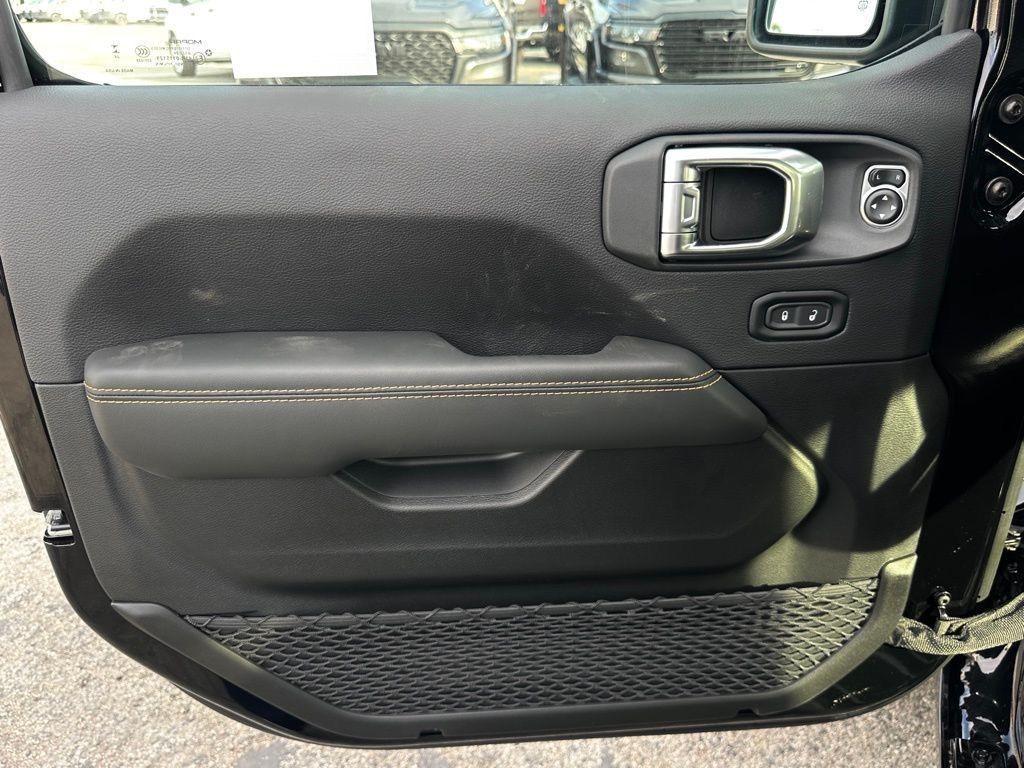 new 2025 Jeep Wrangler car, priced at $51,401