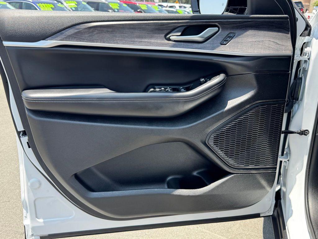 used 2024 Jeep Grand Cherokee car, priced at $30,229