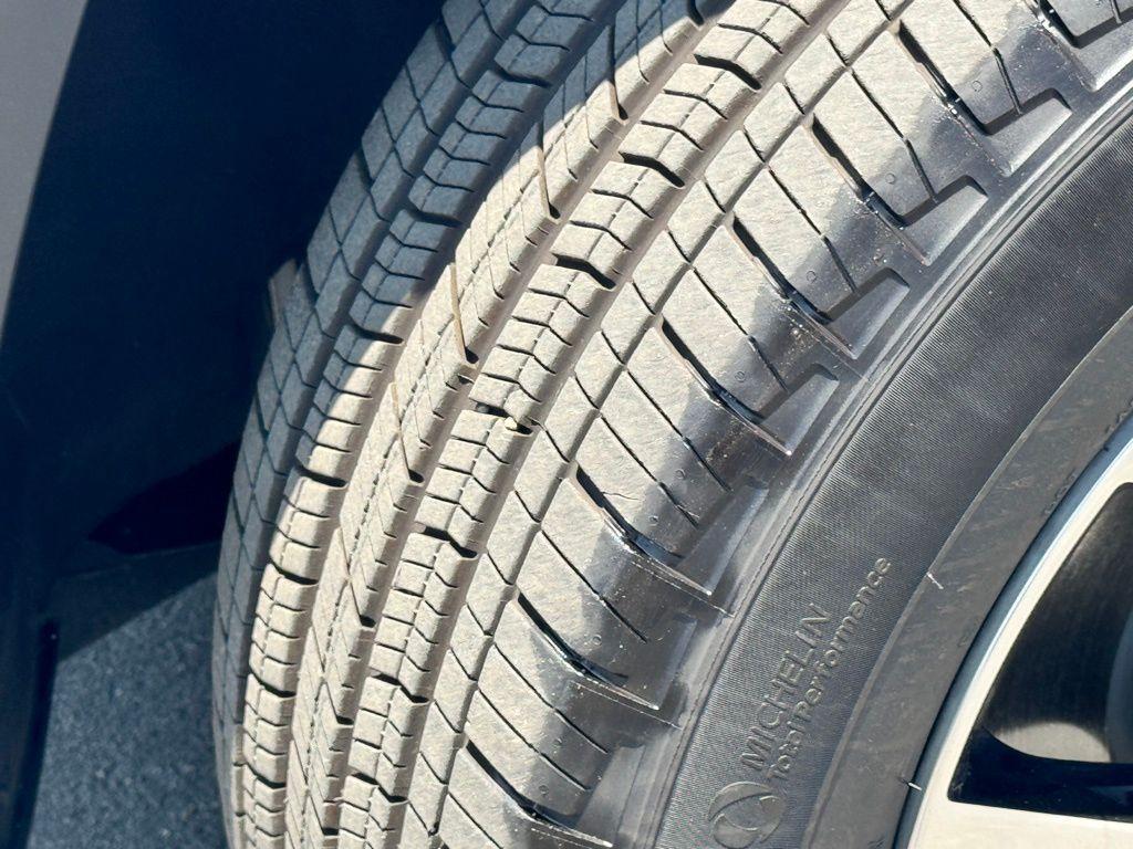 used 2024 Jeep Grand Cherokee car, priced at $30,229