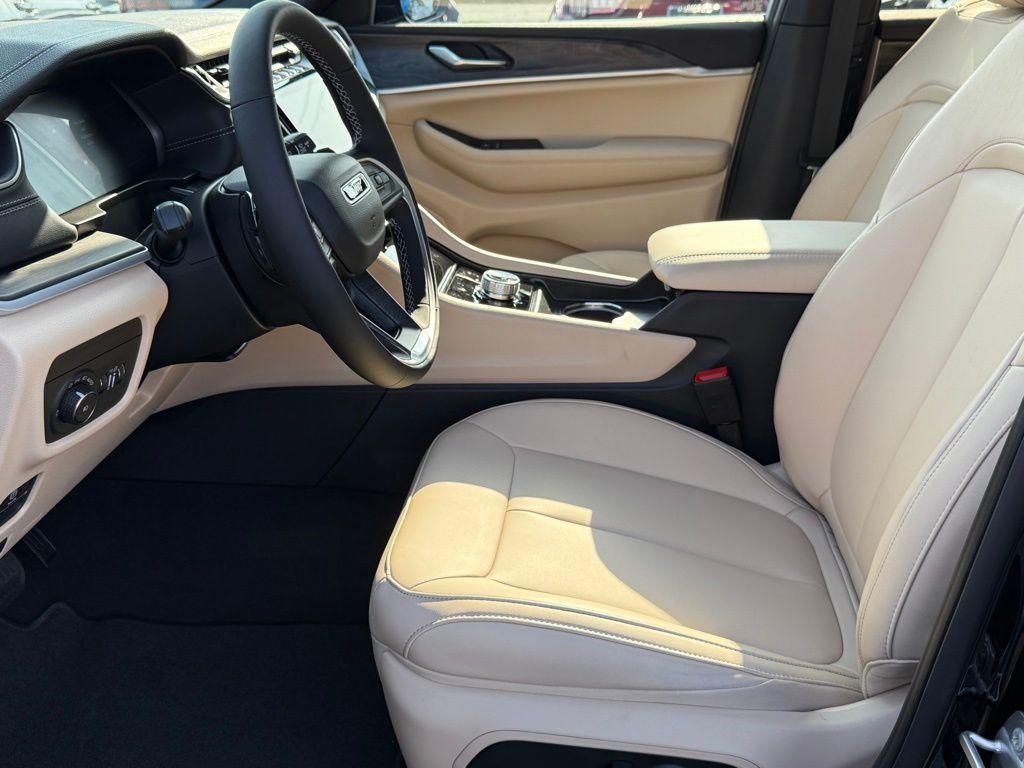 new 2025 Jeep Grand Cherokee L car, priced at $41,552