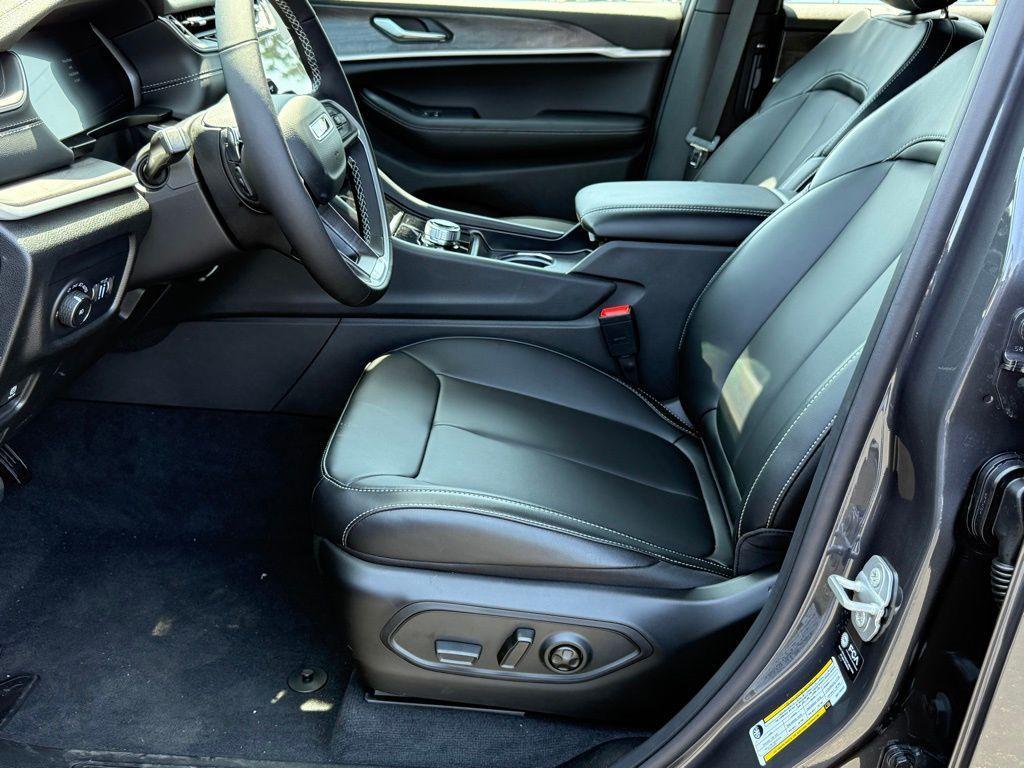 new 2025 Jeep Grand Cherokee L car, priced at $42,552