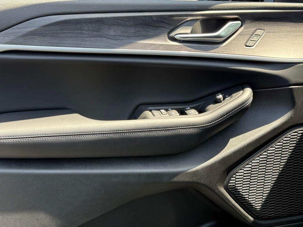 new 2025 Jeep Grand Cherokee L car, priced at $42,552