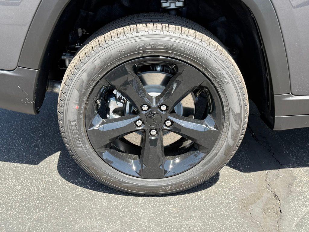 new 2025 Jeep Grand Cherokee L car, priced at $42,552