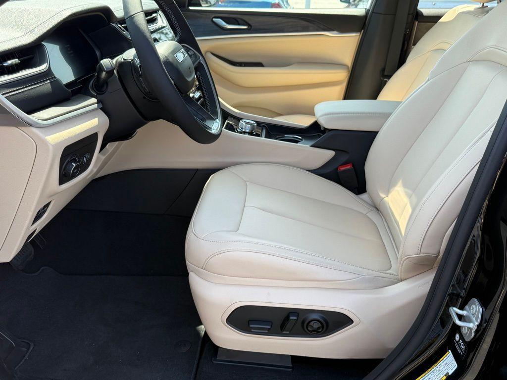 new 2025 Jeep Grand Cherokee L car, priced at $42,552